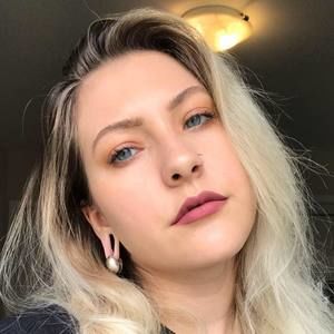 Meet your Posher, Chloe